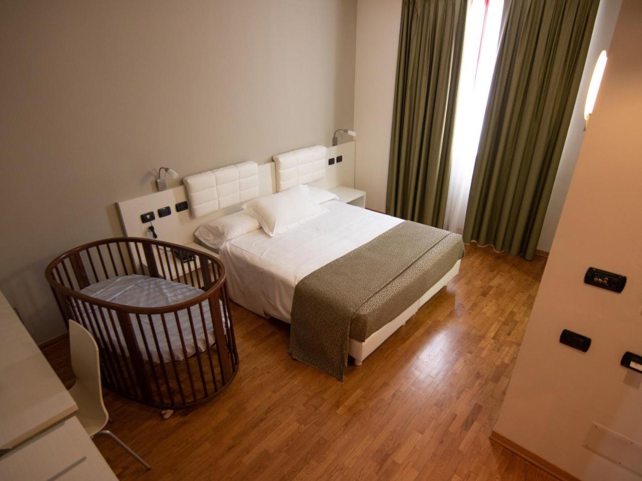 Master Hotel Reggio nell'Emilia Esterno foto